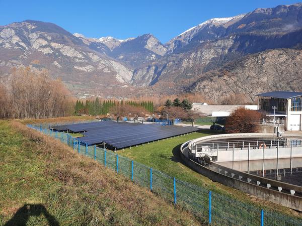 Panneaux photovoltaïques sur la station d'épuration de Saint-Jean-de-Maurienne